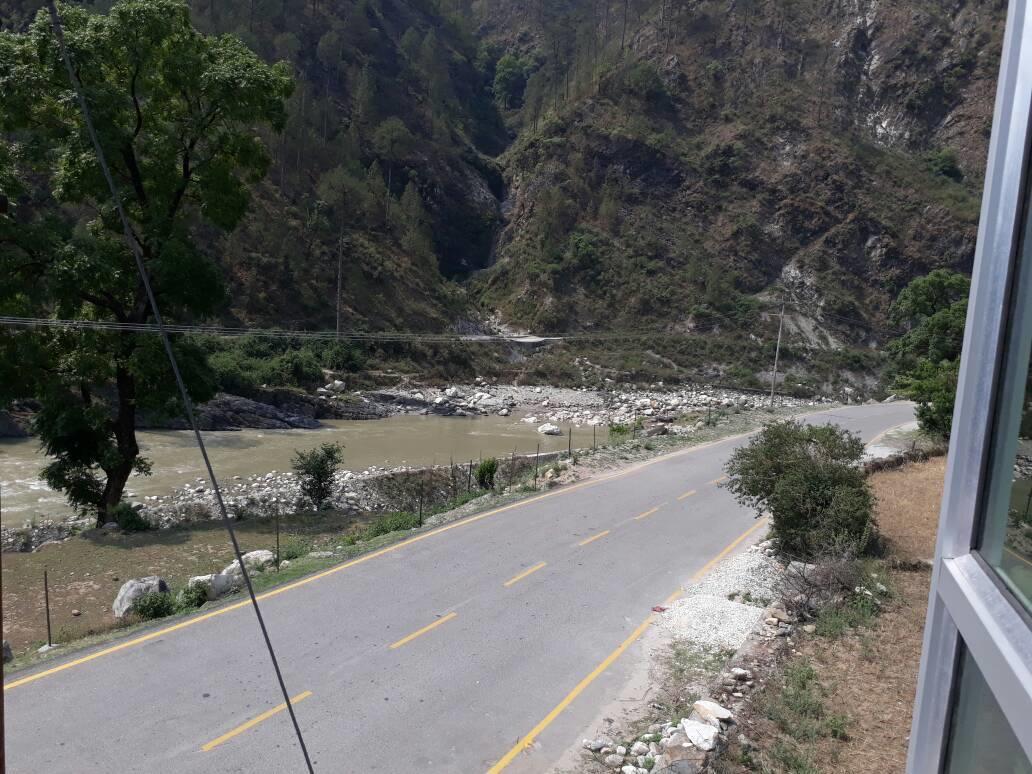 Hotel Inder Place Uttarkashi Bagian luar foto