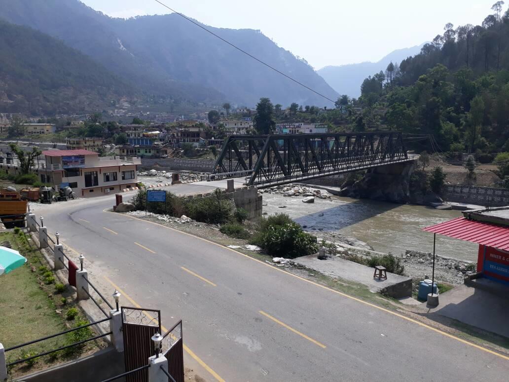 Hotel Inder Place Uttarkashi Bagian luar foto